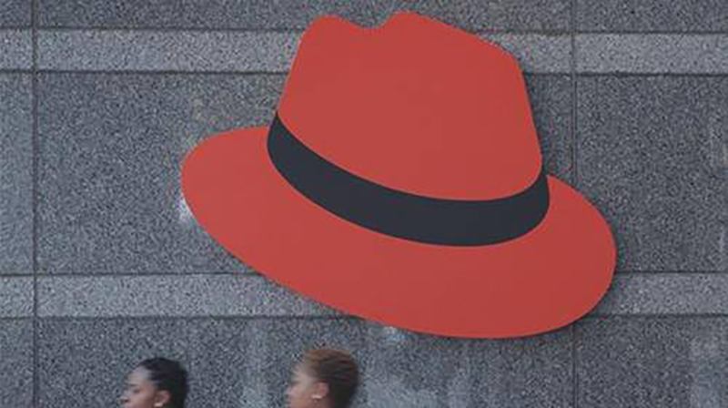 Red Hat 社のロゴ