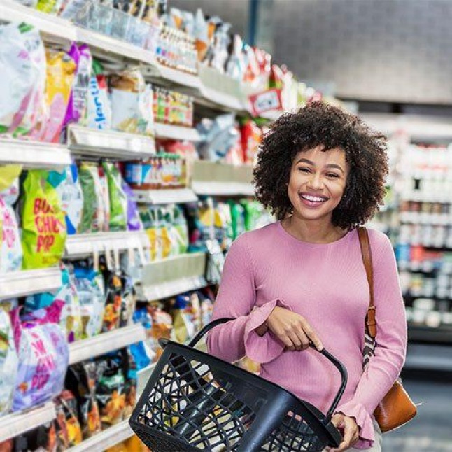 Uma pessoa fazendo compras