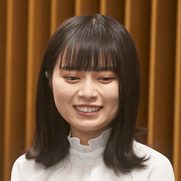 山本 彩乃 氏